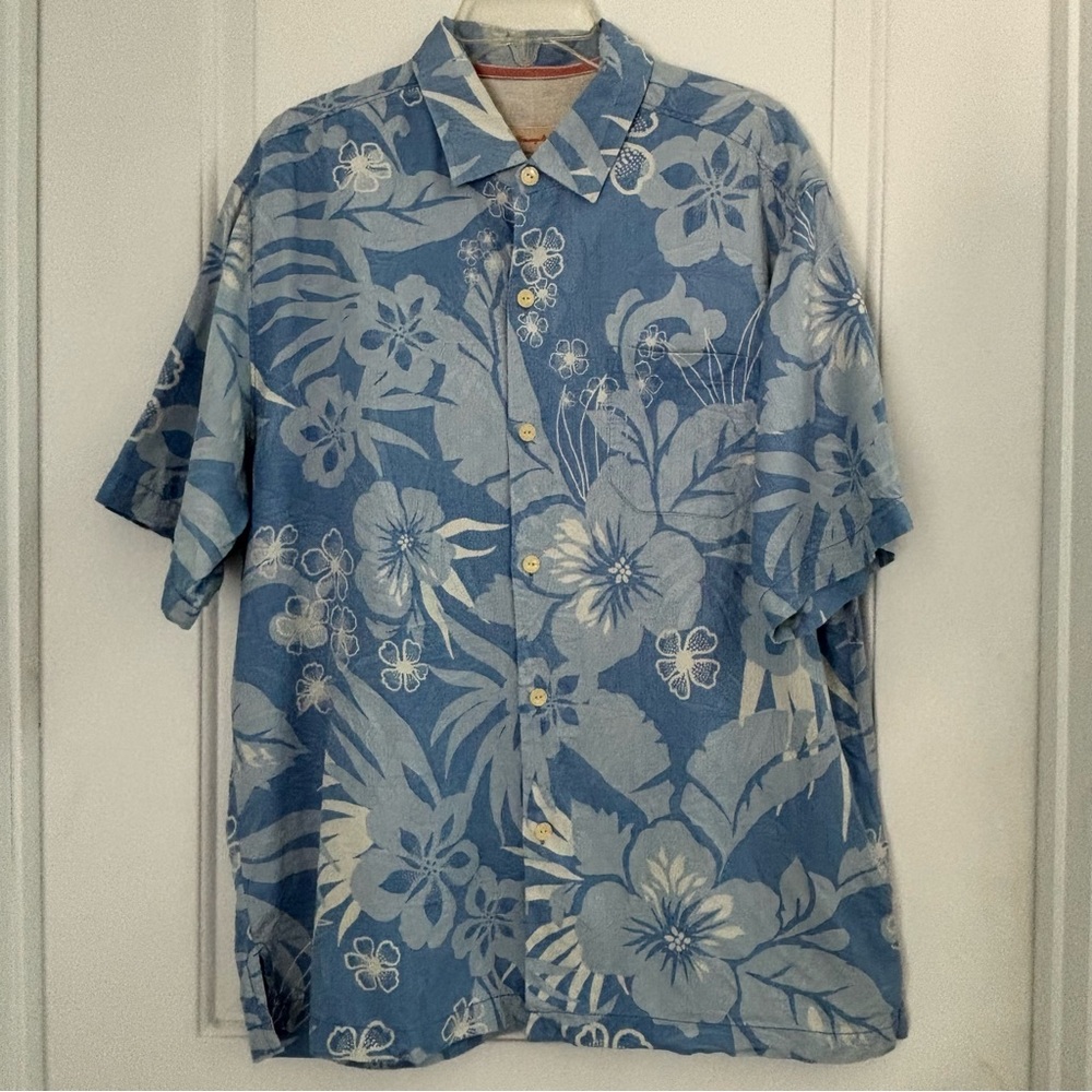 Tommy Bahama 100% Silk Blue and White Casual Button Down Shirt